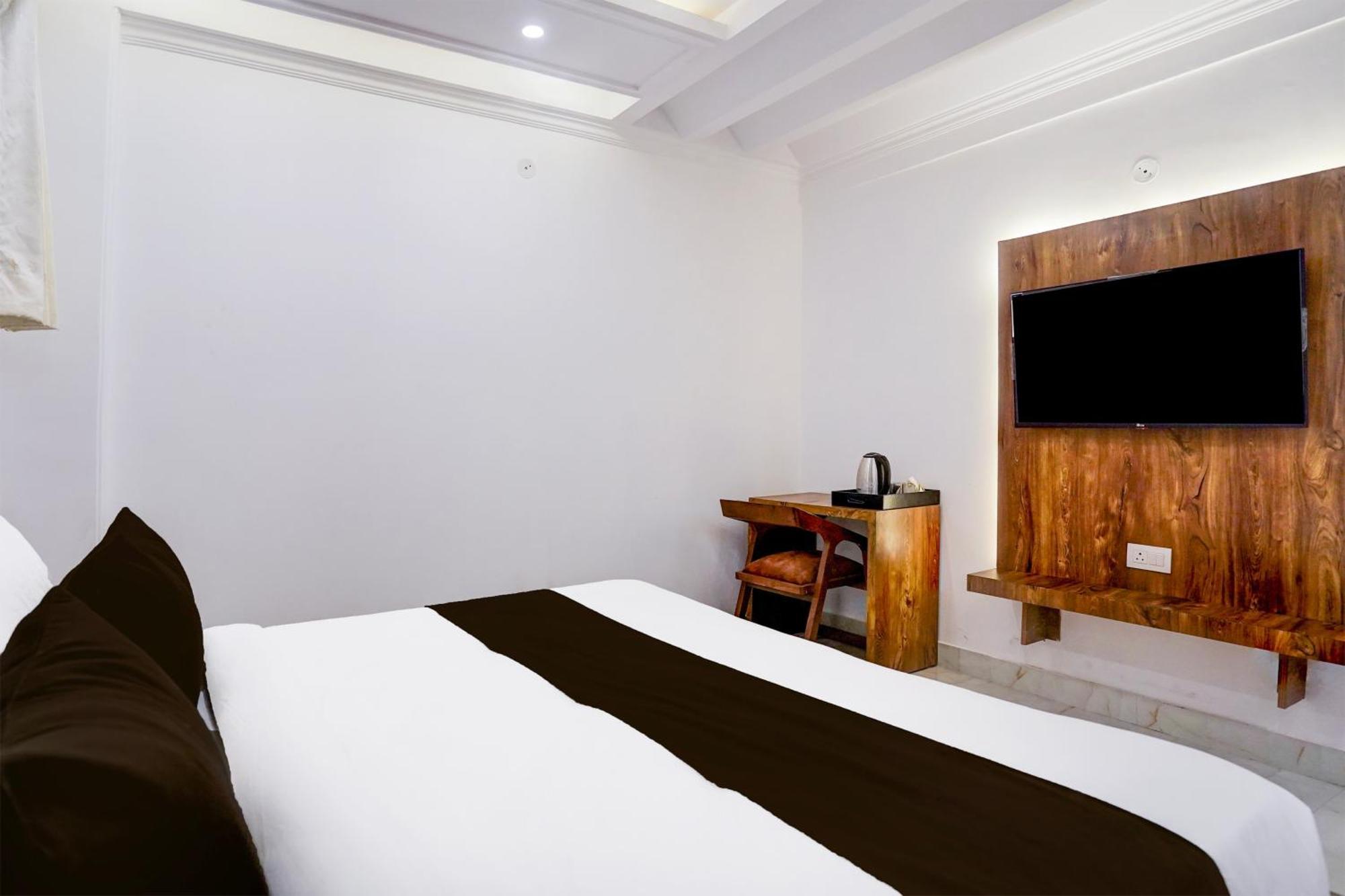 Townhouse Hotel Grand Emporio By Sbg Near Vaishali Metro Station 가지아바드 외부 사진