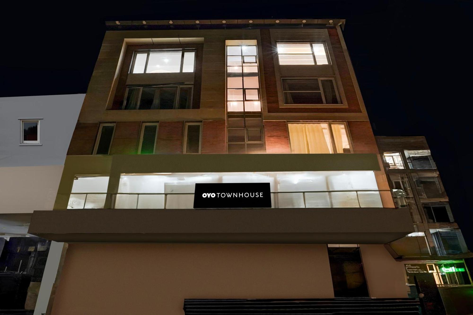 Townhouse Hotel Grand Emporio By Sbg Near Vaishali Metro Station 가지아바드 외부 사진