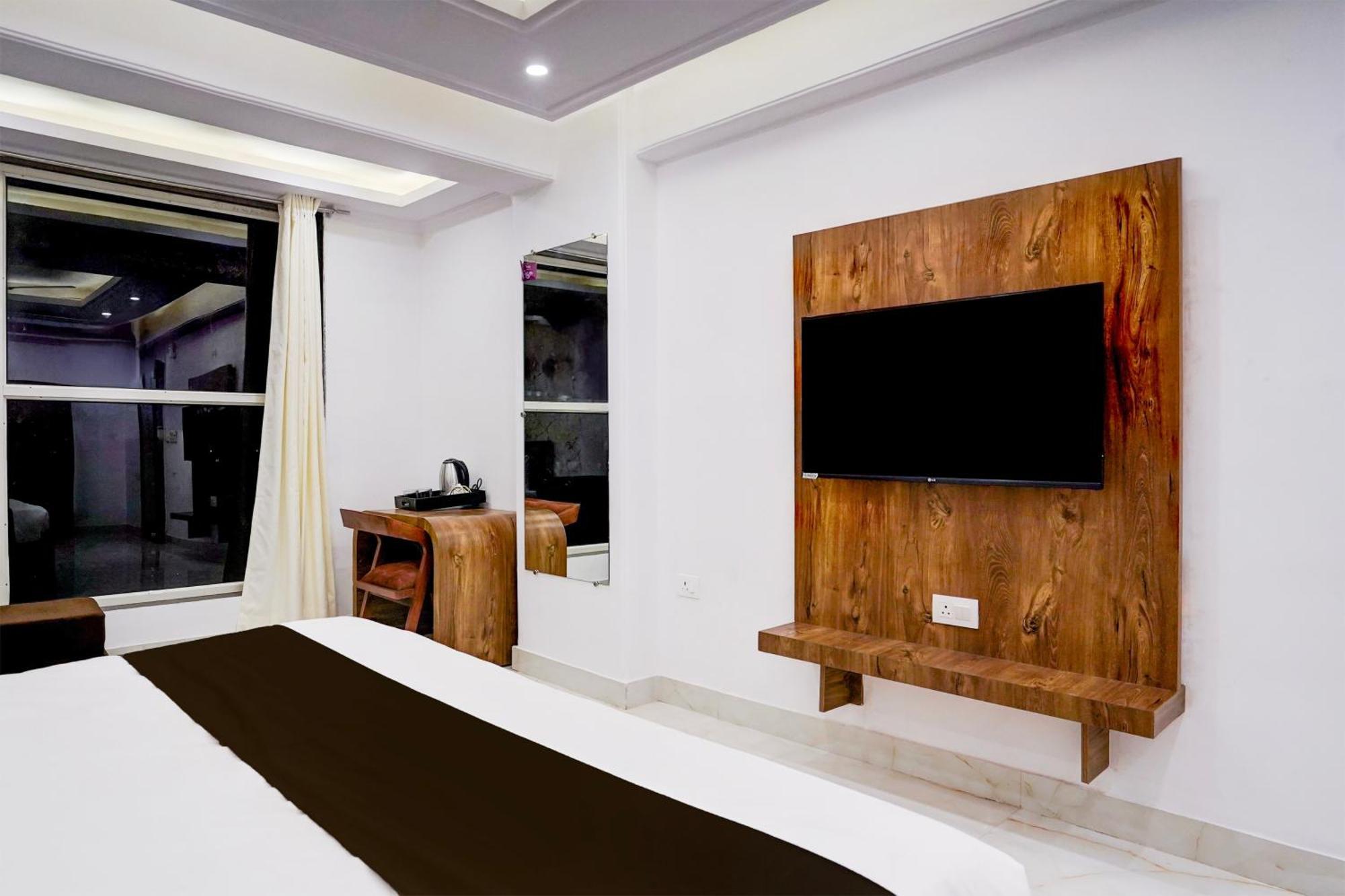 Townhouse Hotel Grand Emporio By Sbg Near Vaishali Metro Station 가지아바드 외부 사진