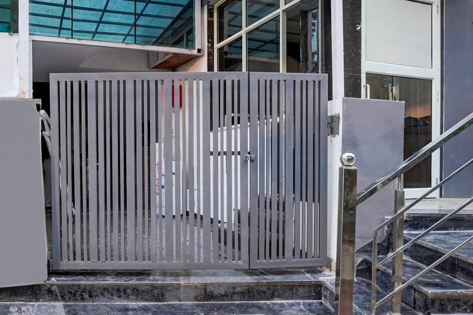 Townhouse Hotel Grand Emporio By Sbg Near Vaishali Metro Station 가지아바드 외부 사진